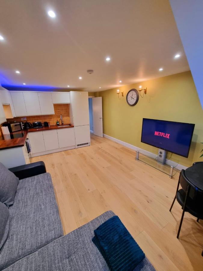 Stylish London Apartment With Terrace & Parking Exterior foto